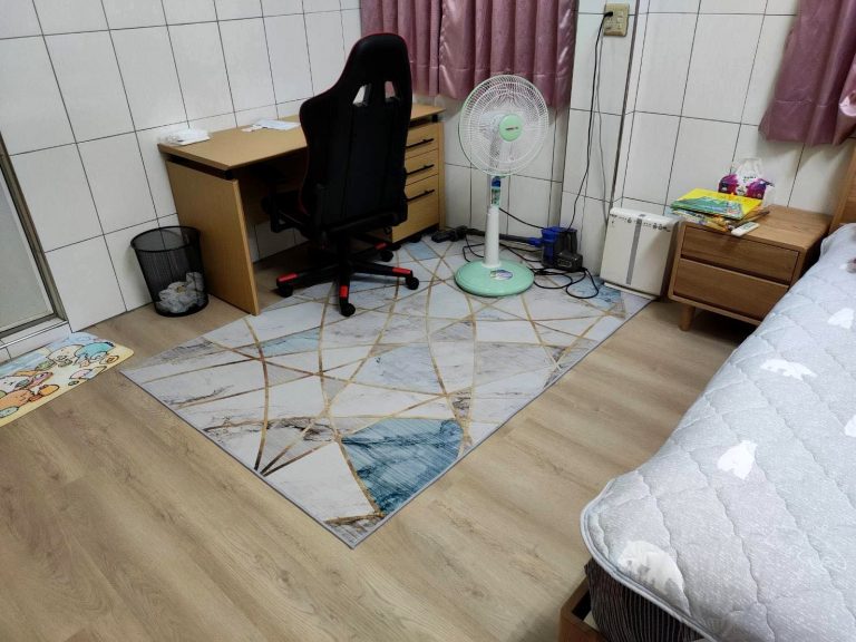 每天踩著冰冷地板上班，回家也想要溫暖的擁抱