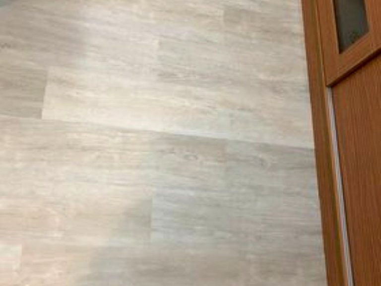 歐巴地板和SPC地板比較:哪個更適合租屋族?